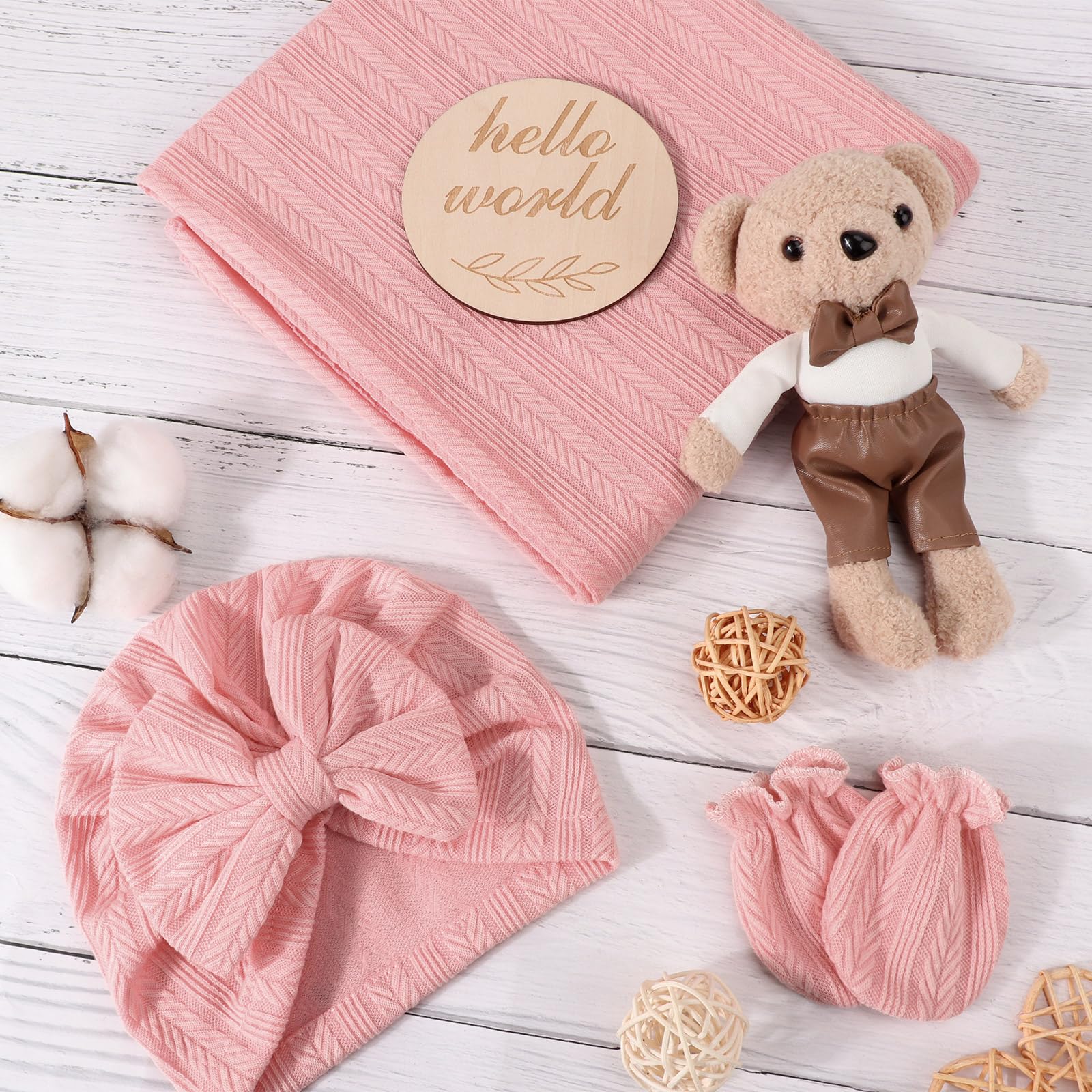 AQOKKA swaddle set ready as a thoughtful gift for new parents.
