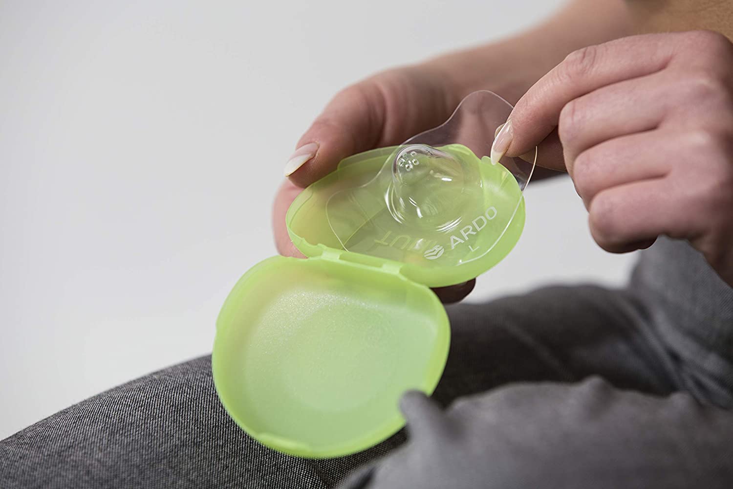 ARDO Tulips 16mm shield size S for a snug feeding fit