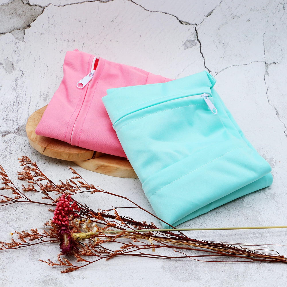 Asenappy bag features a snap handle for stroller or diaper bag attachment.