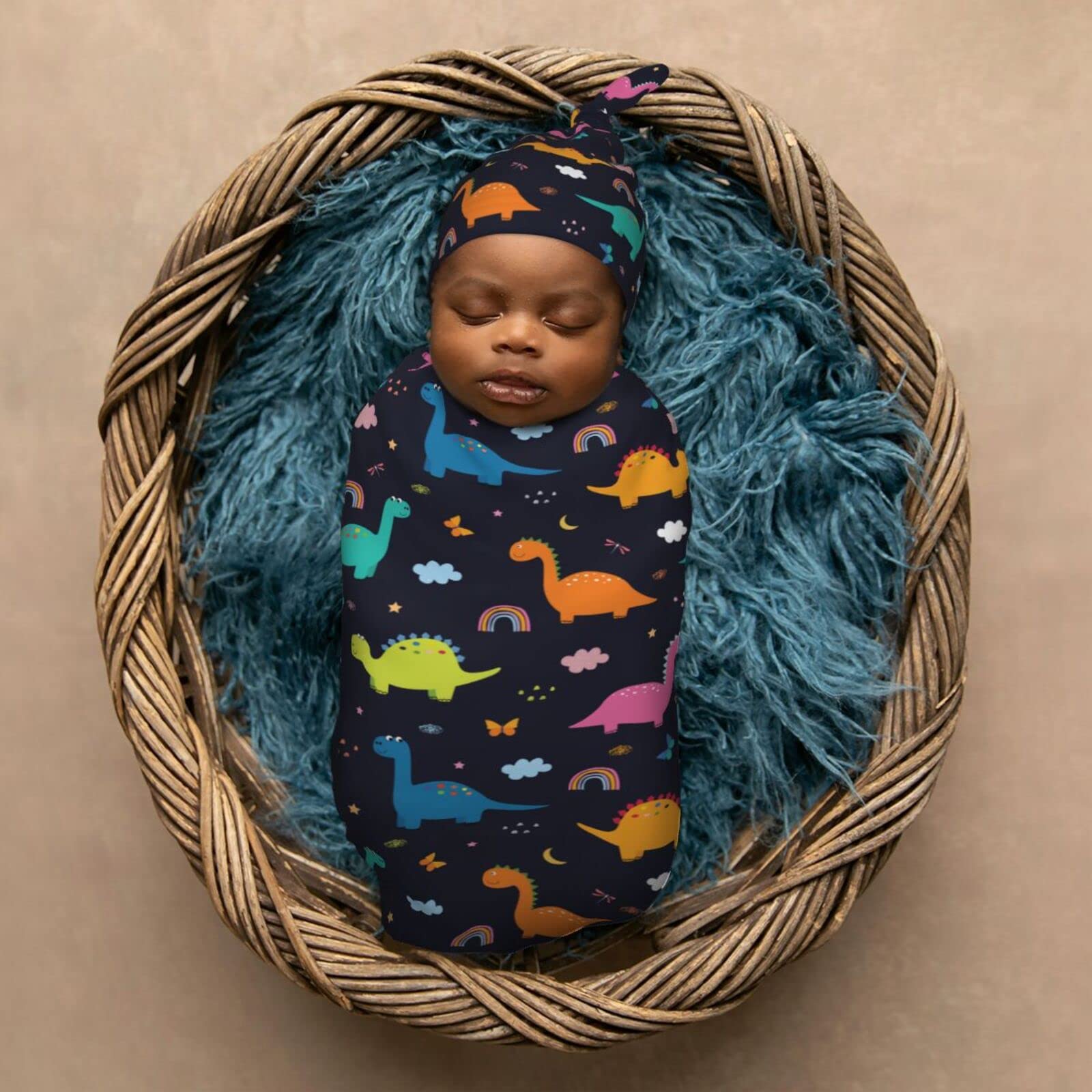 AuHomea easy wrap system helps quick, stress-free swaddling.