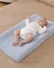 Aullar elastic bottom band keeps the cover securely in place.