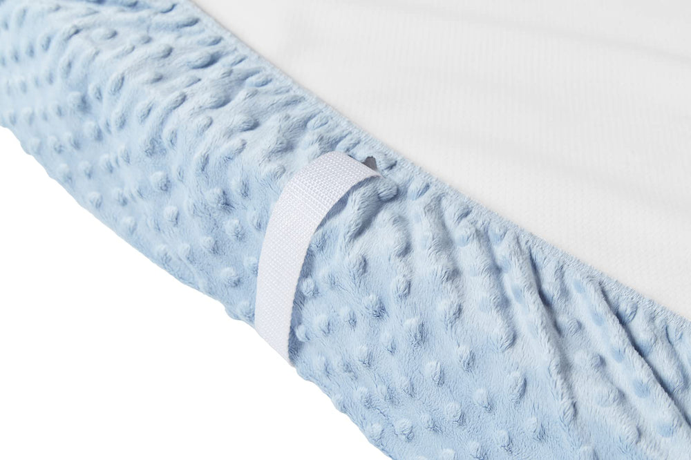 Aullar machine-washable cover simplifies cleanup after messy changes.