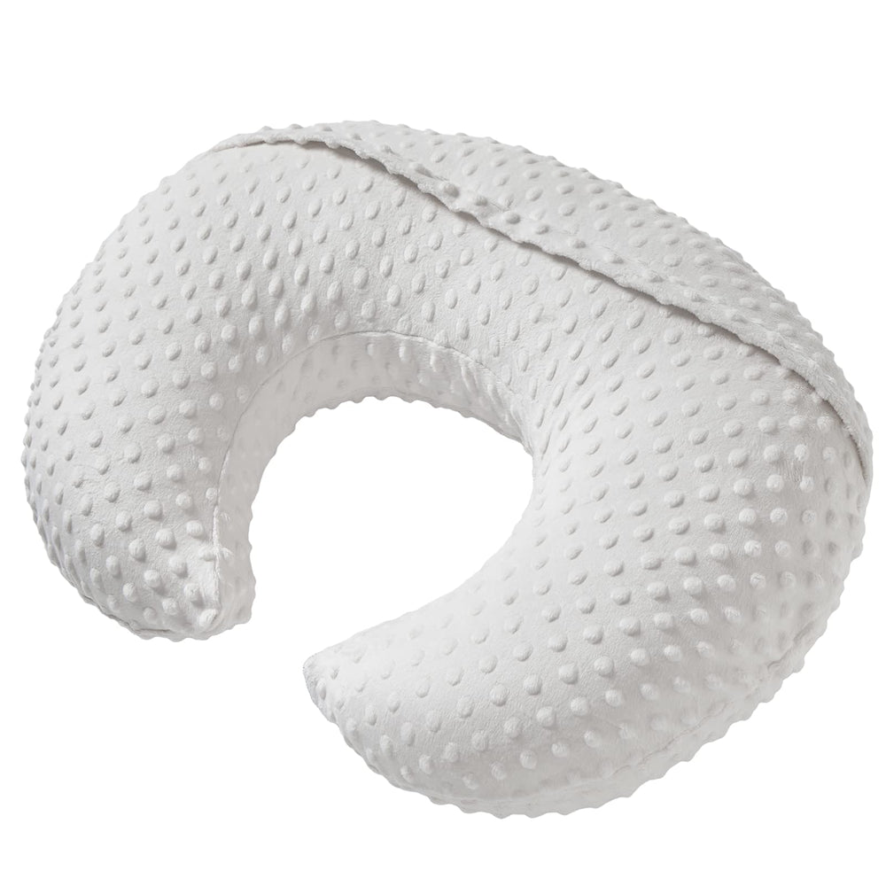 Aullar nursing pillow in cradle-hold view supports relaxed feeding sessions.