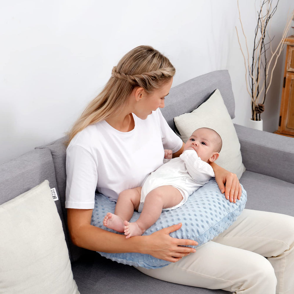 Aullar nursing pillow supports cross-cradle hold positioning.