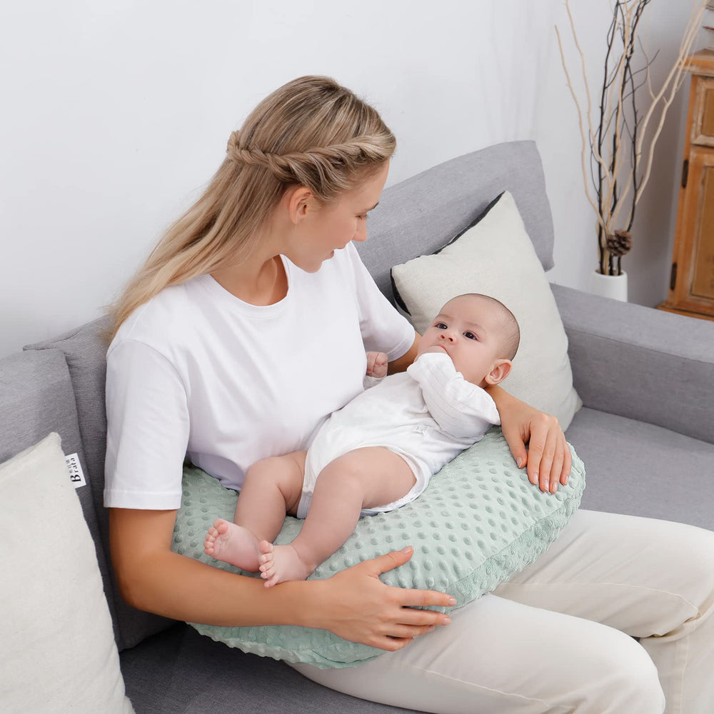 Aullar nursing pillow demonstrates ergonomic arm and back relief.