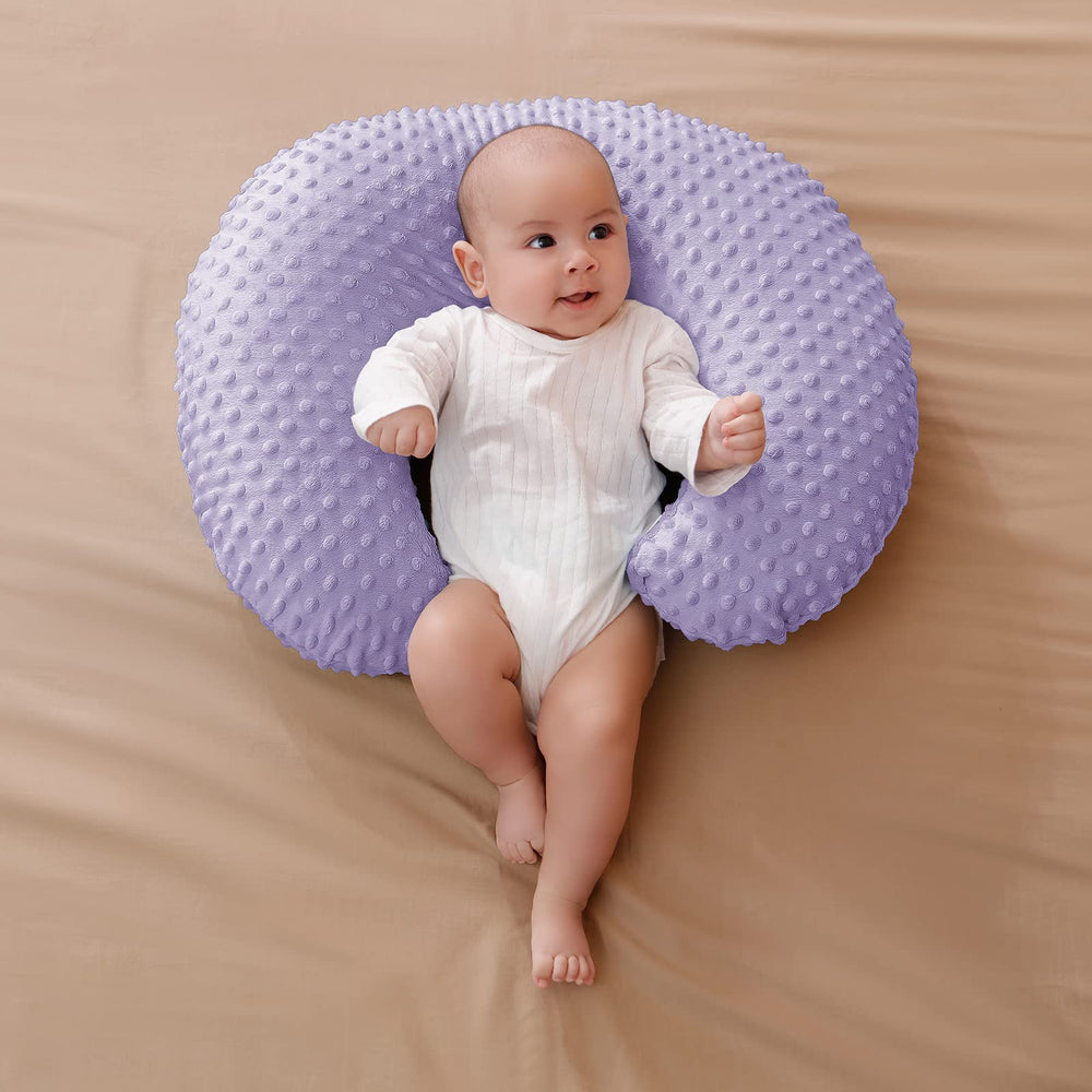 Aullar pillow supports sitting time with gentle elevation.
