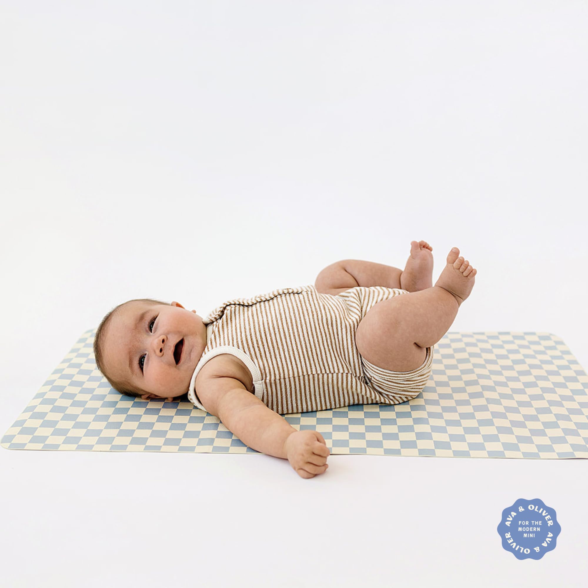 AVA + OLIVER Baby-safe materials changing pad, scratch-resistant and long-lasting