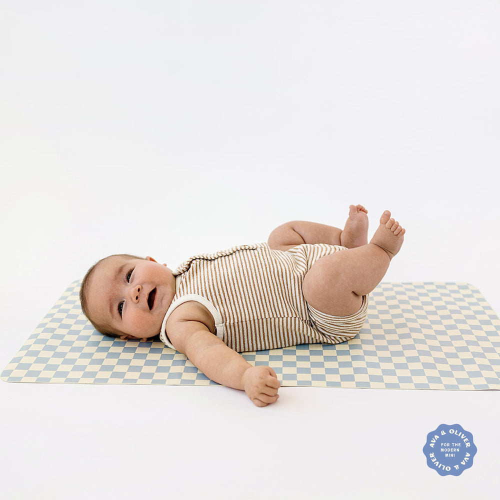AVA + OLIVER Baby-safe materials changing pad, scratch-resistant and long-lasting