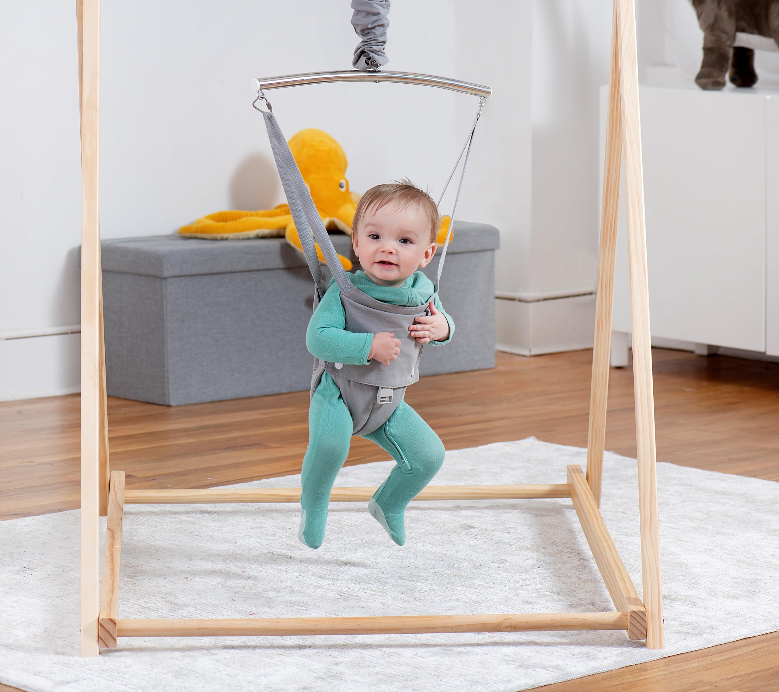 Avenlur Tulip Baby Bouncer gentle bounce encourages exploration and motor-friendly movement.