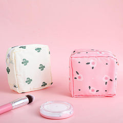 Aysatogc tampon organizer with a sturdy zipper secures contents.