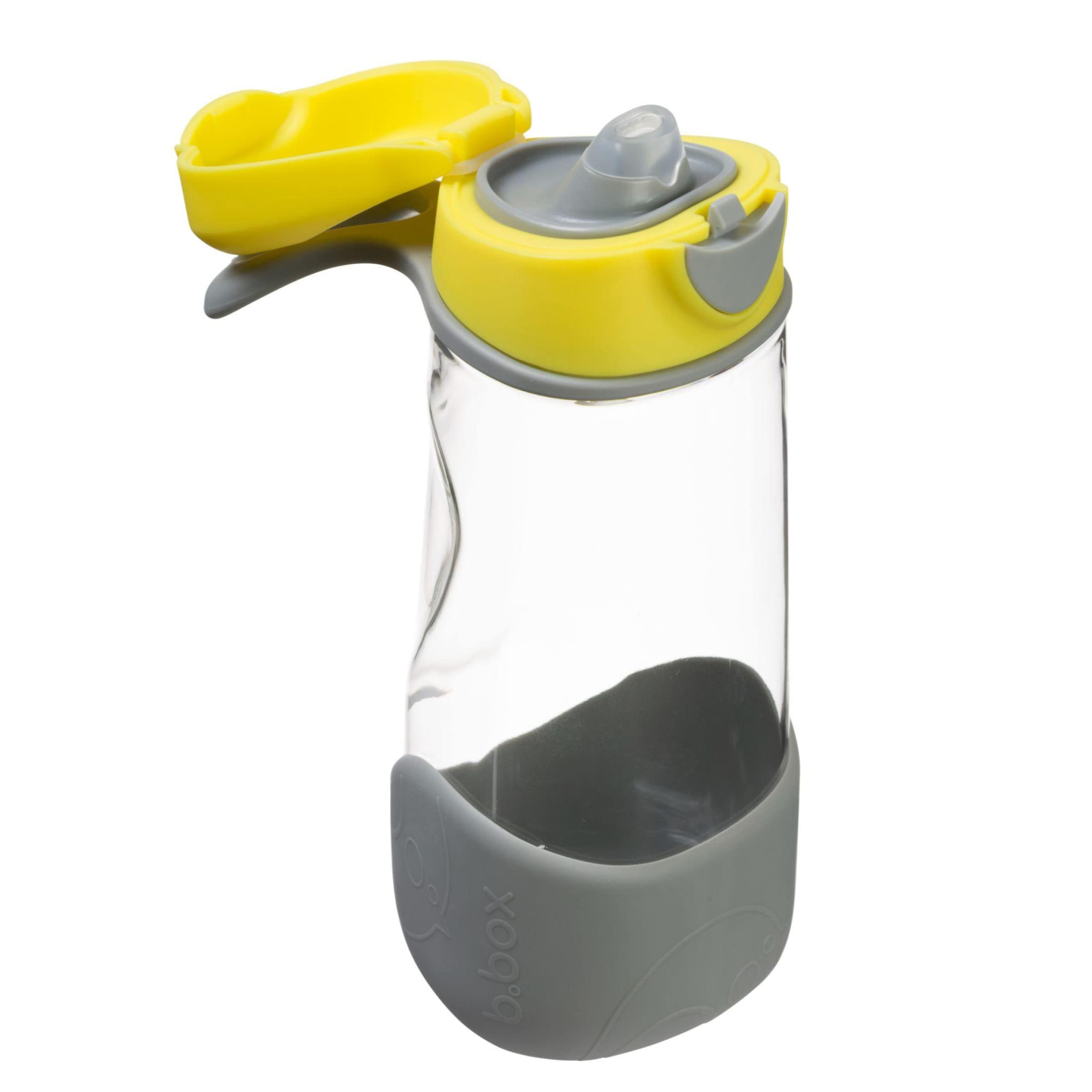 b.box 15 oz Sport Spout triangle grip highlights easy kid-friendly handling.
