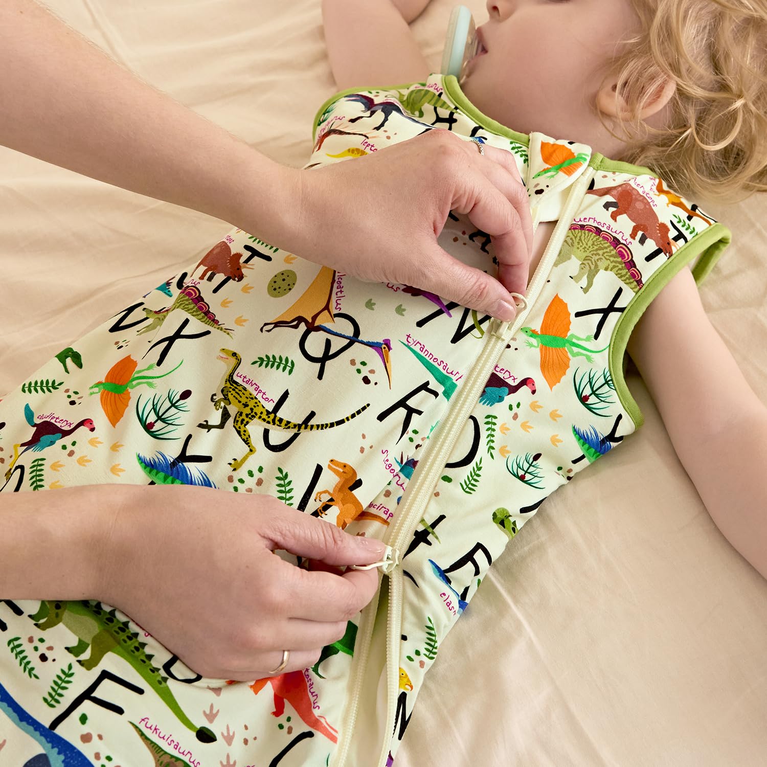 Four sizes XS to L grow with babies from 0 to 3T