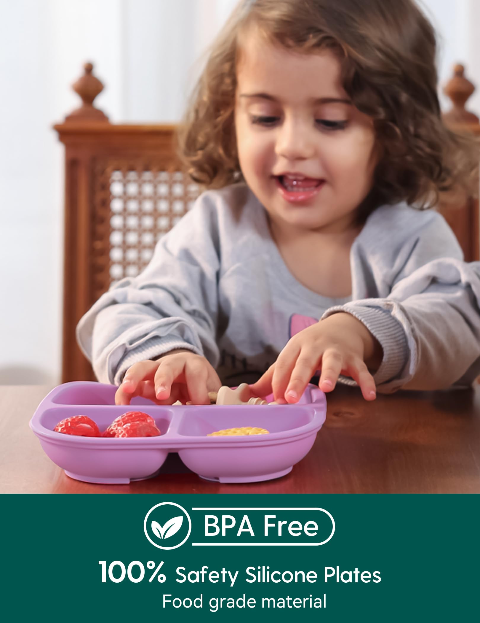 BABELIO baby feeding silicone plate in use by small hands