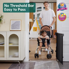 Babelio Baby Gate demonstrates one-handed operation for busy parents
