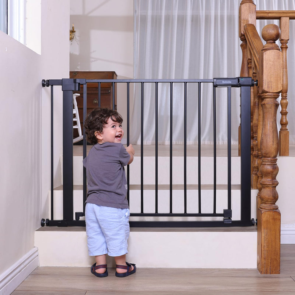 BABELIO baby gate with walk-through wide opening for easy adult passage.