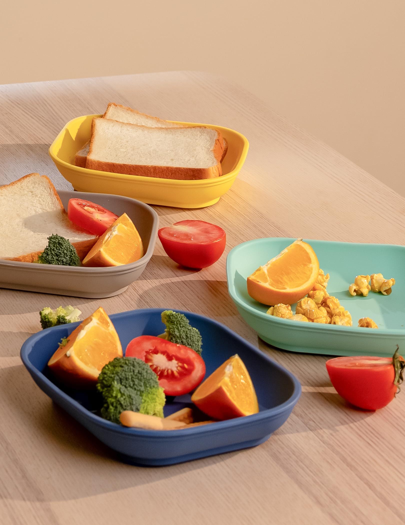 BABELIO stackable baby plate saves cabinet space and simplifies mealtime setup.