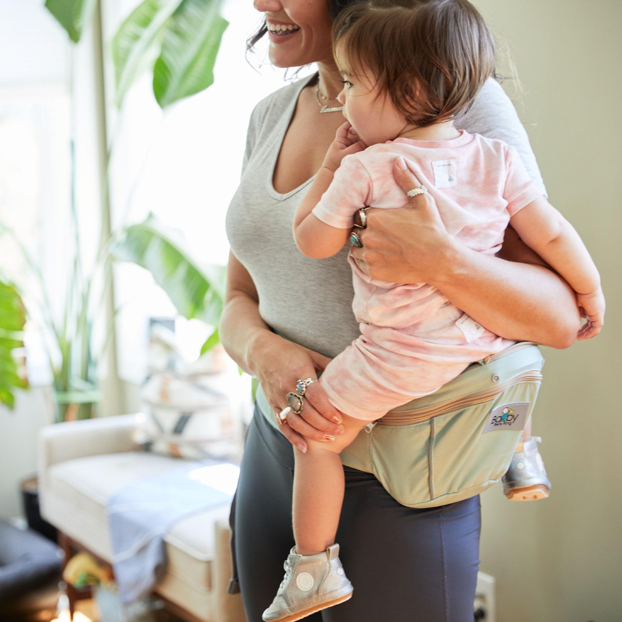 Baby Bells Ring breathable-mesh fabric keeps baby cool.
