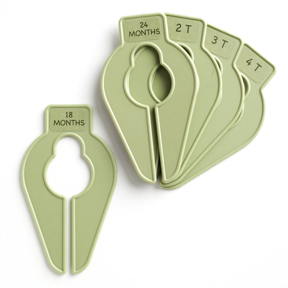 Includes five dividers with labels for 15 sizes Baby Buddy Size-It