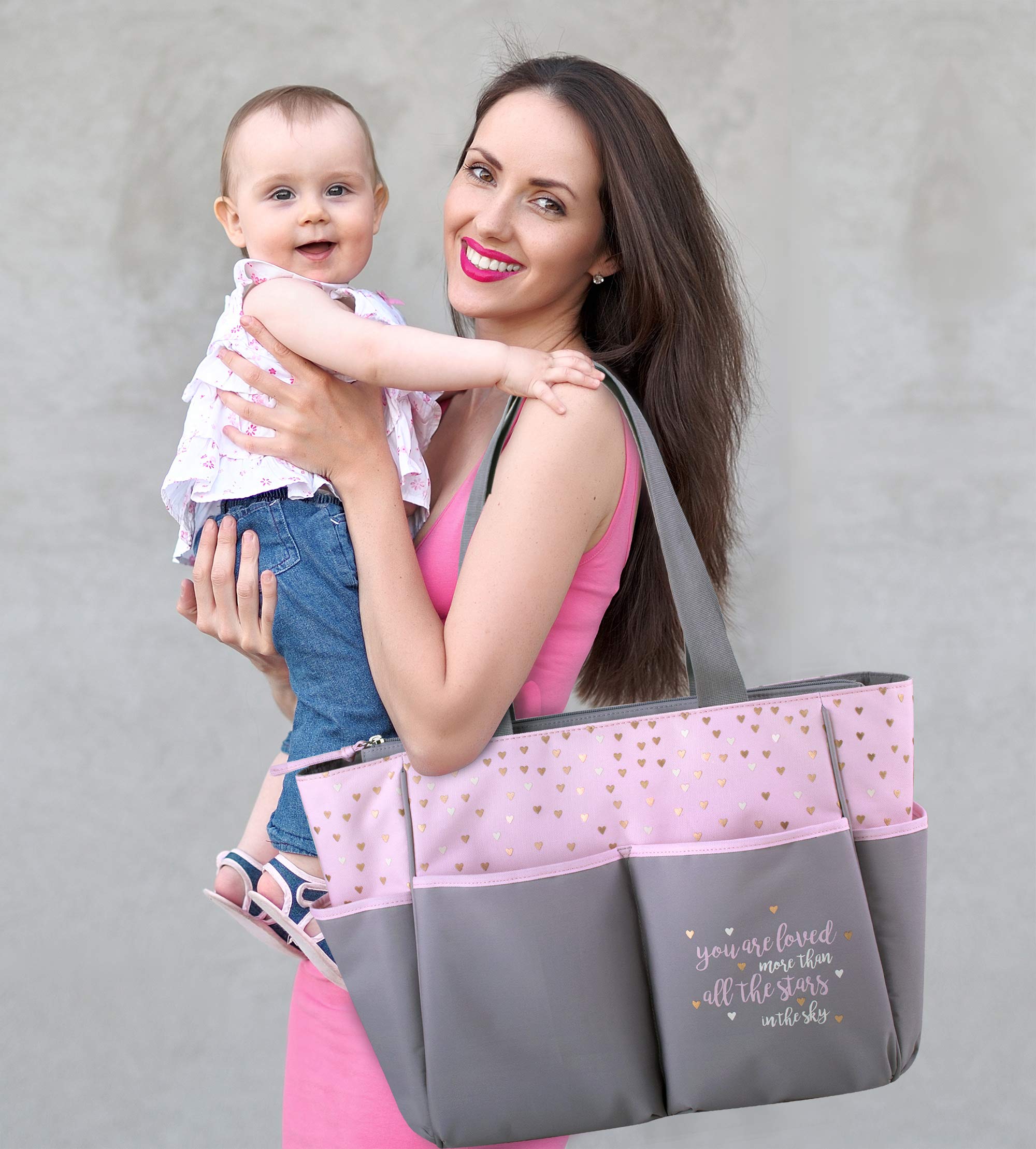 Baby Essentials bag interior with five pockets ensures items stay within reach.