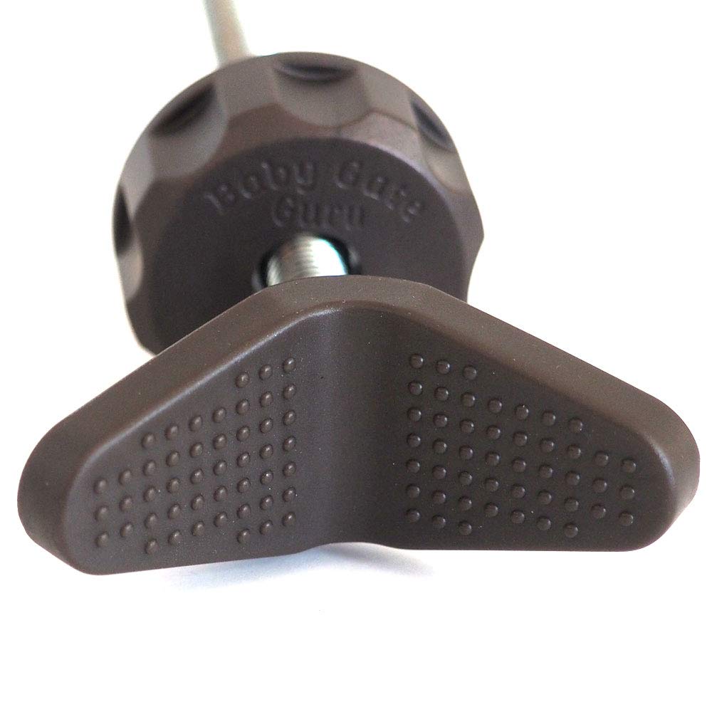 Baby Gate Guru 8mm spindle rod entering gate hole.