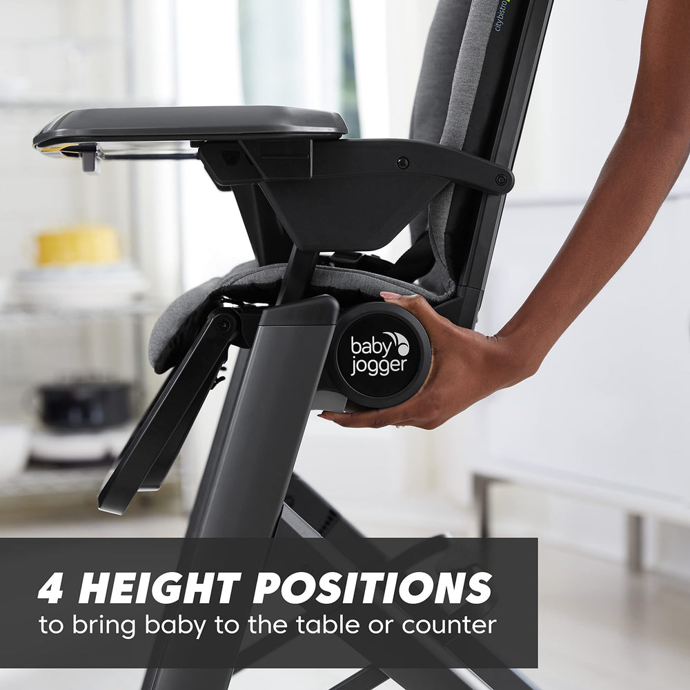 Five-point harness on the City Bistro high chair graphite for secure seating.