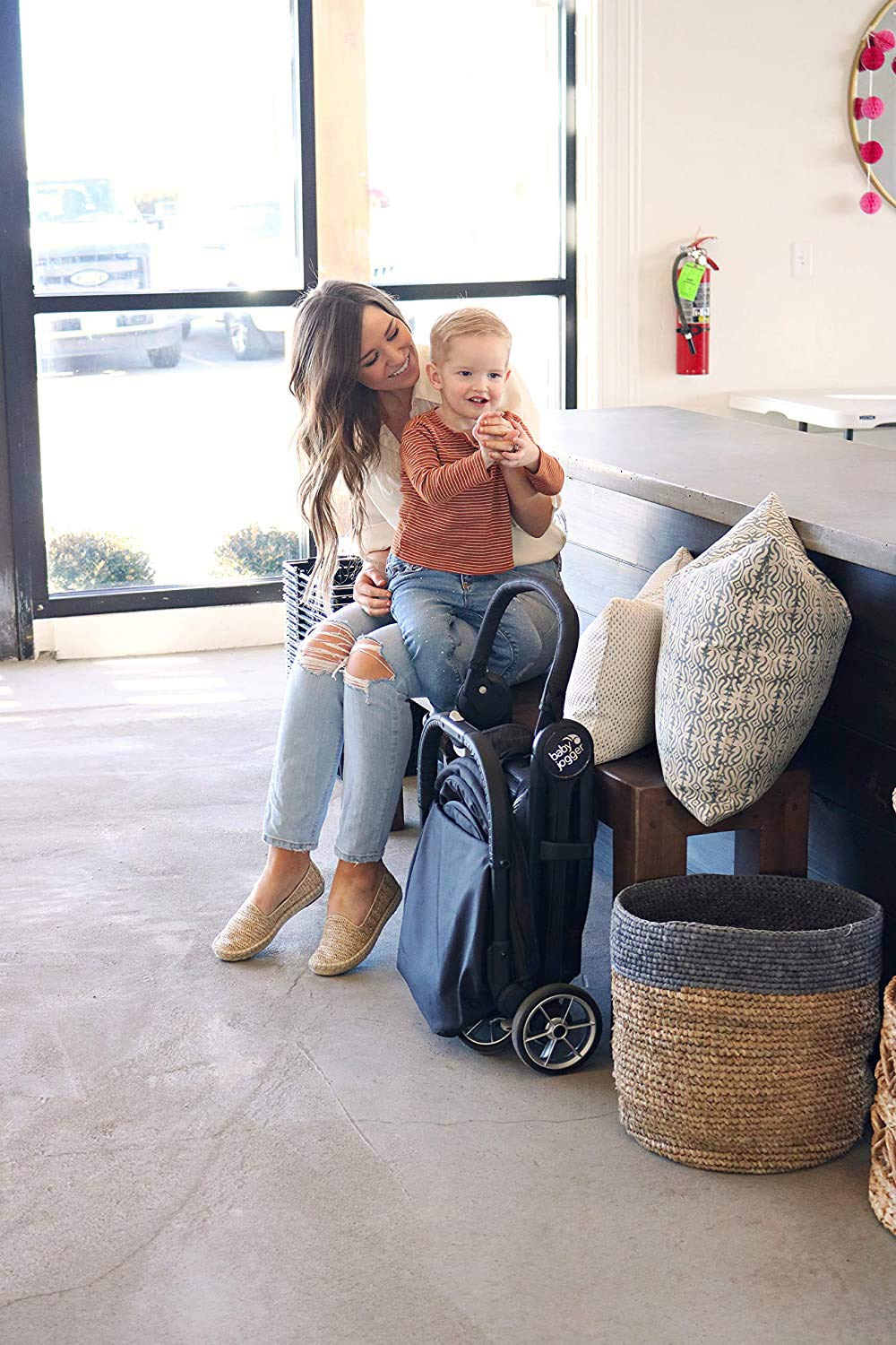 Baby Jogger City Tour 2 travel system compatibility enables seamless car-seat use.
