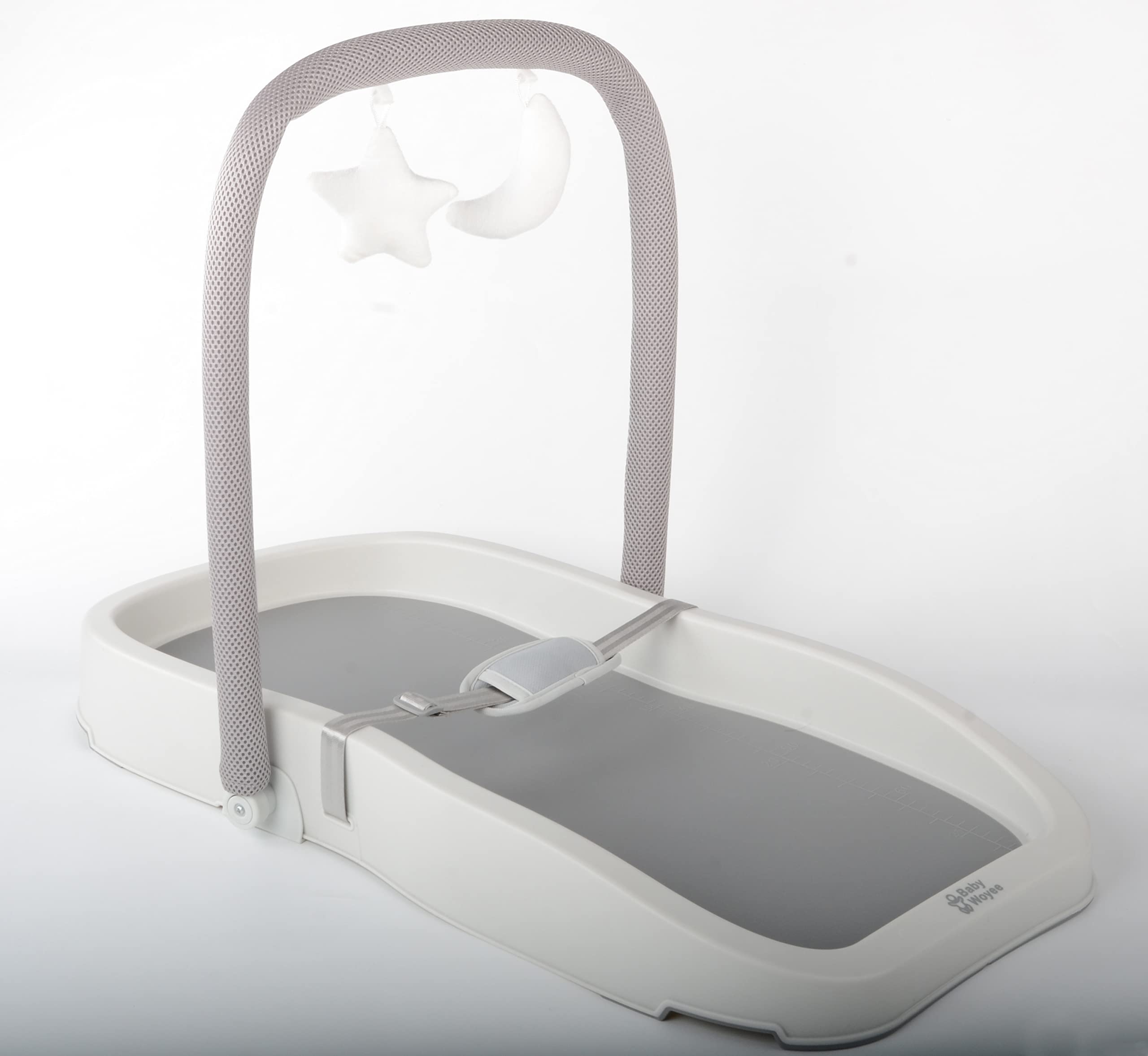 Baby Woyee Duraking Pro changing pad with toy bar provides a secure surface.