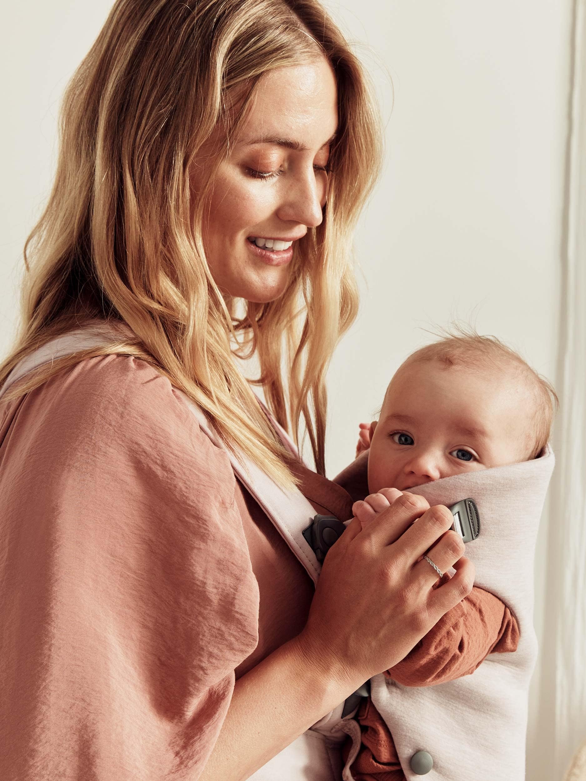 Adjustable straps on Baby Björn Carrier Mini ensure a snug fit