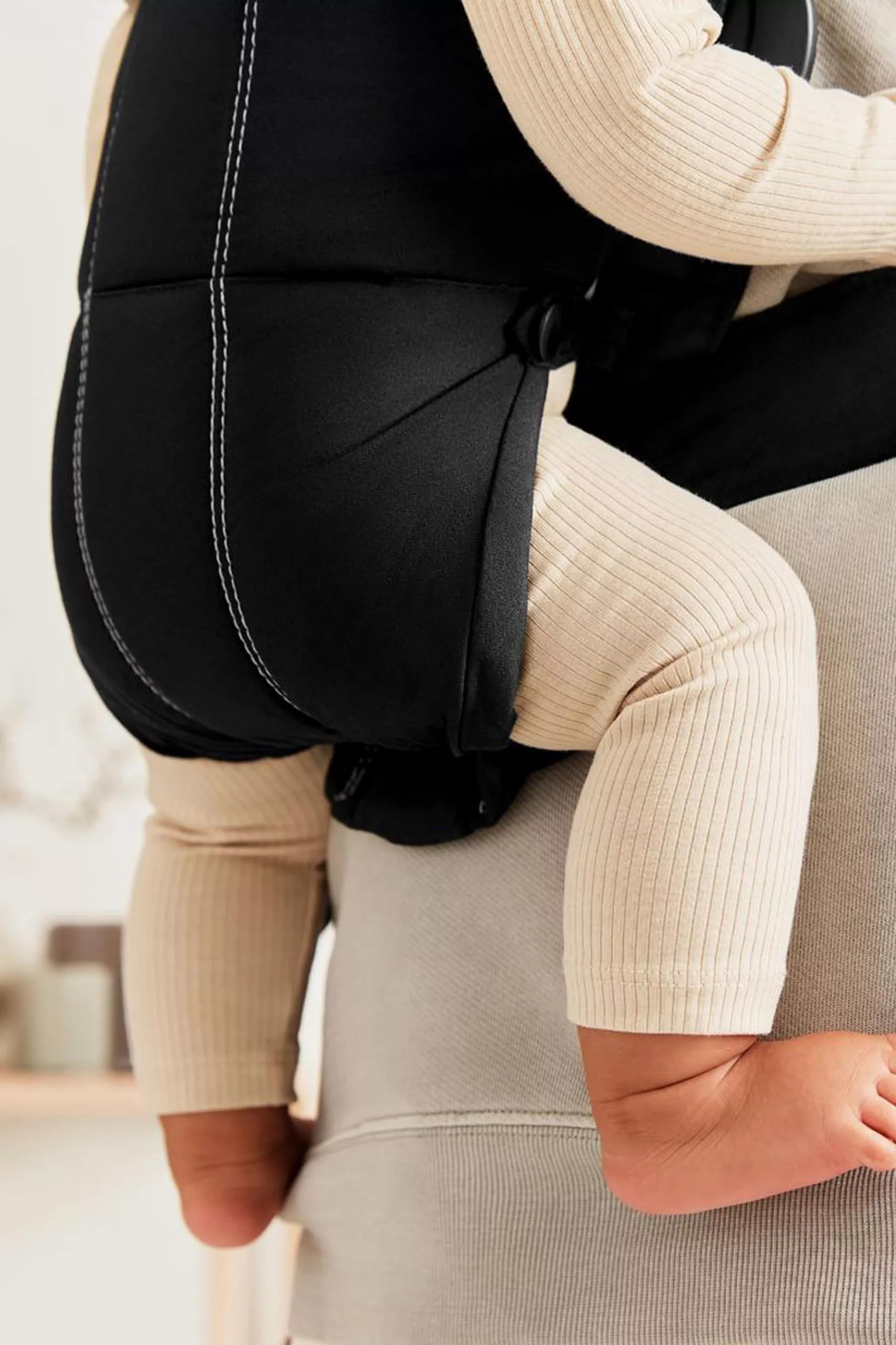 BabyBjörn Carrier Mini easy-to-use design with simple adjustments.