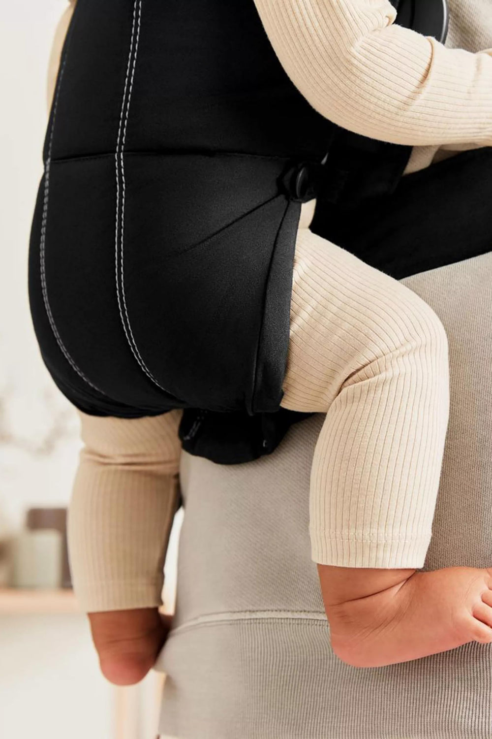 BabyBjörn Carrier Mini easy-to-use design with simple adjustments.