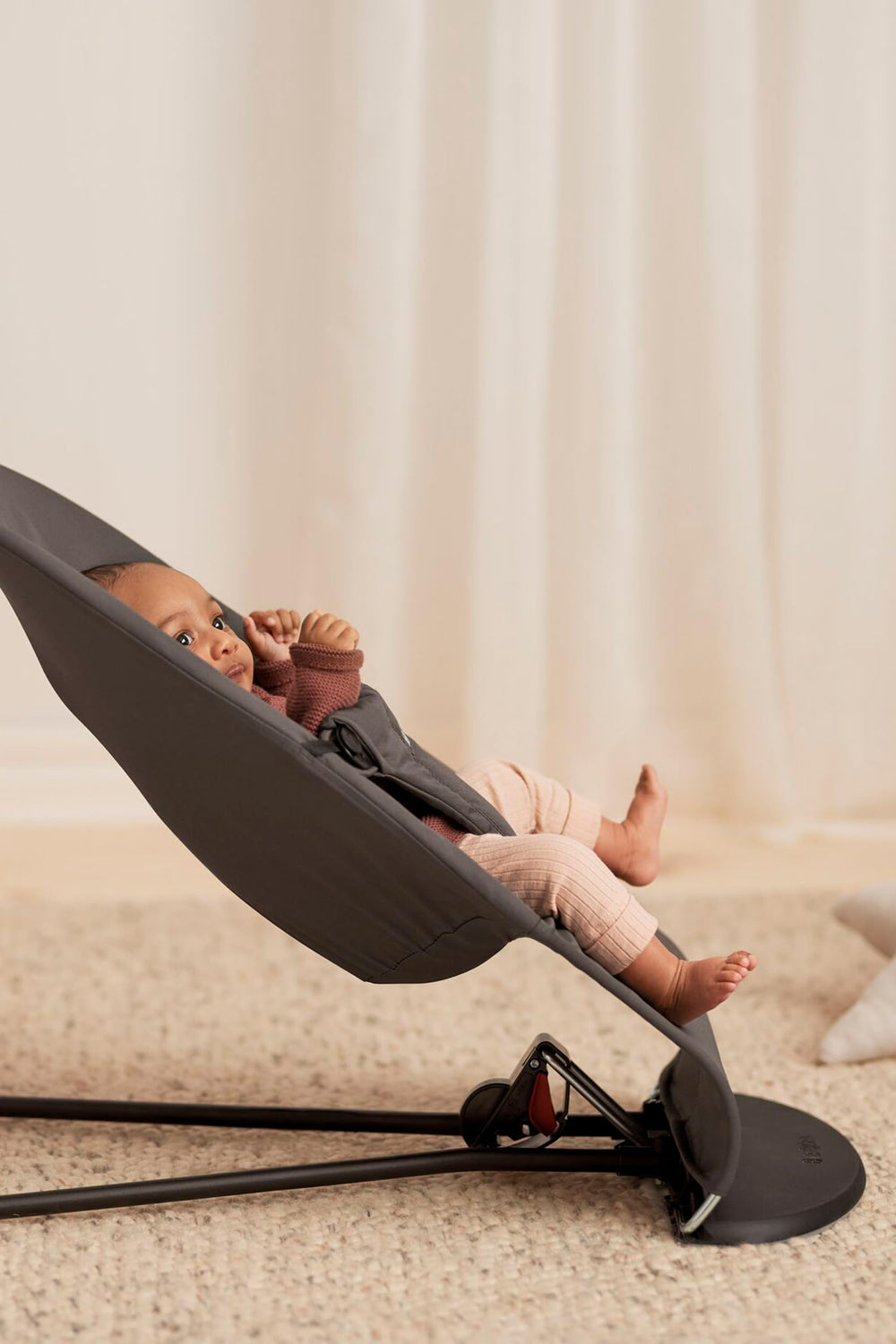 Lightweight BabyBjörn Bouncer Balance Soft is easy to move around the home.
