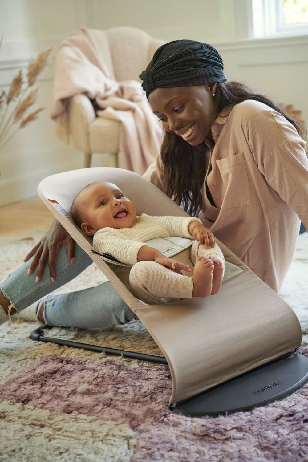 BabyBjörn Bouncer Balance Soft removable fabric seat for easy machine washing.