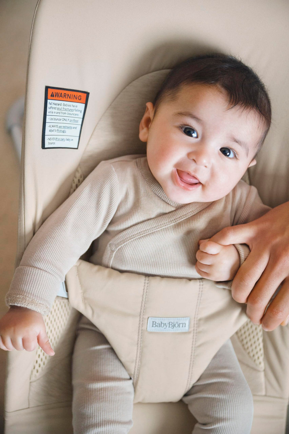 BabyBjörn Bouncer Balance Soft side view highlights lightweight frame