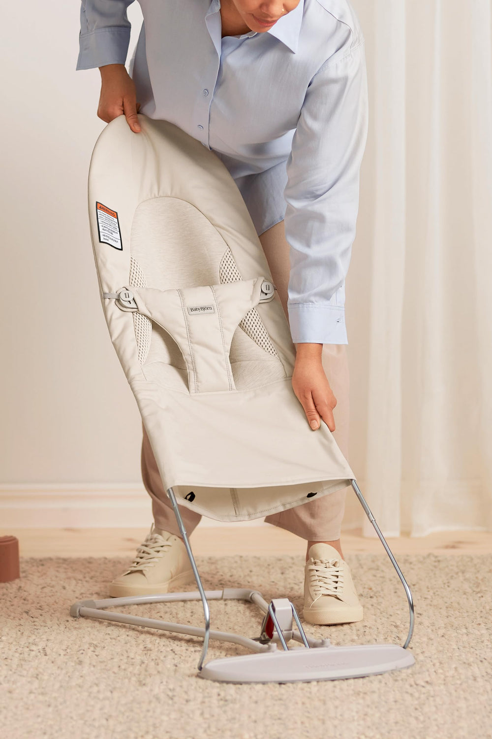 Travel-fold feature of BabyBjörn Bouncer Balance Soft for portability