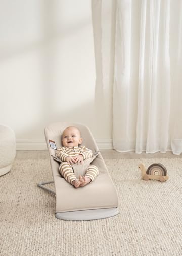BabyBjörn Bouncer Bliss 2in1 seat position, comfortable transition from bouncer to chair.