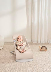 BabyBjörn Bouncer Bliss 2in1 seat position, comfortable transition from bouncer to chair.