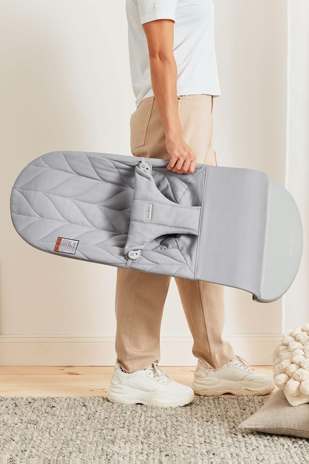 Three-position adjustment on BabyBjörn Bouncer Bliss grows with the child.
