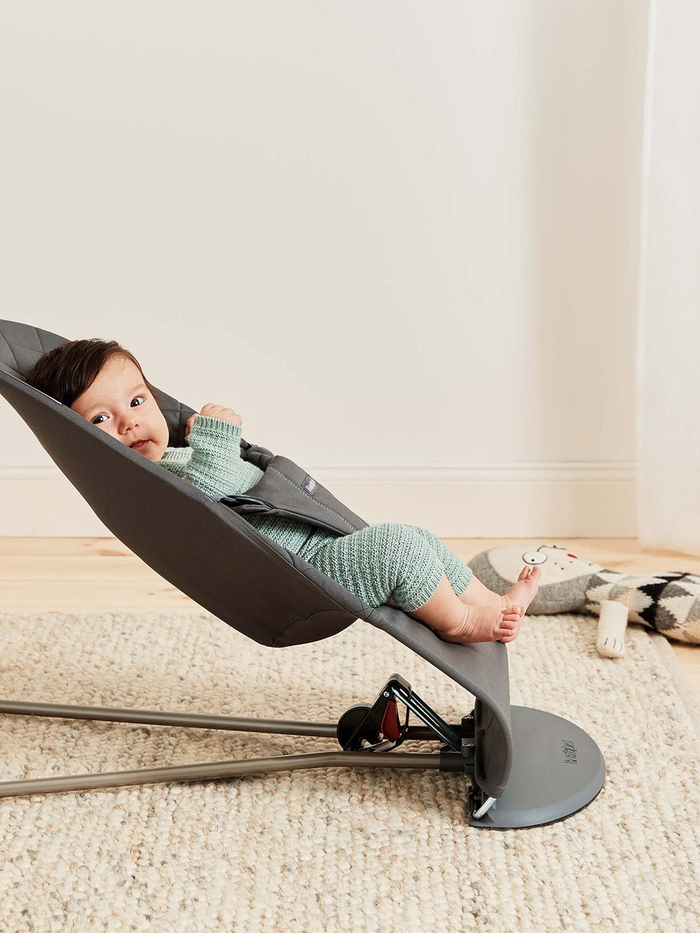 BabyBjörn Bouncer Bliss mesh material close-up emphasizes breathable comfort during play and rest.