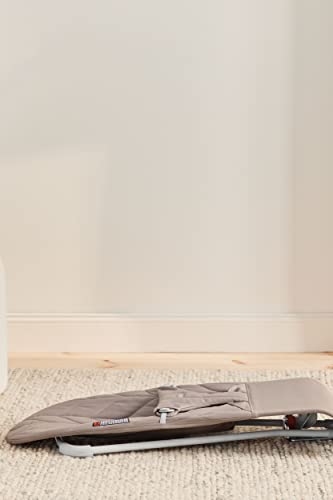 Easy-clean design on BabyBjörn Bouncer Bliss helps busy families.