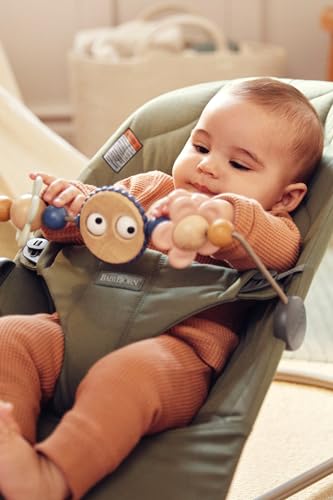 BabyBjörn Bouncer Bliss ergonomic seat supports growing comfort.