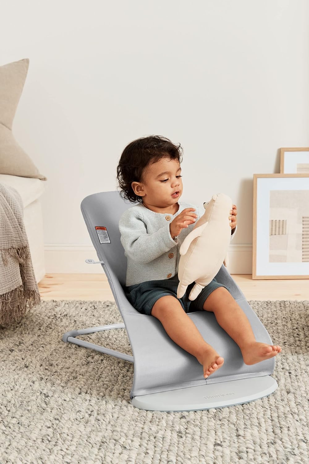 Ergonomic BabyBjörn Bouncer Bliss seat supports baby's back, neck, and head.