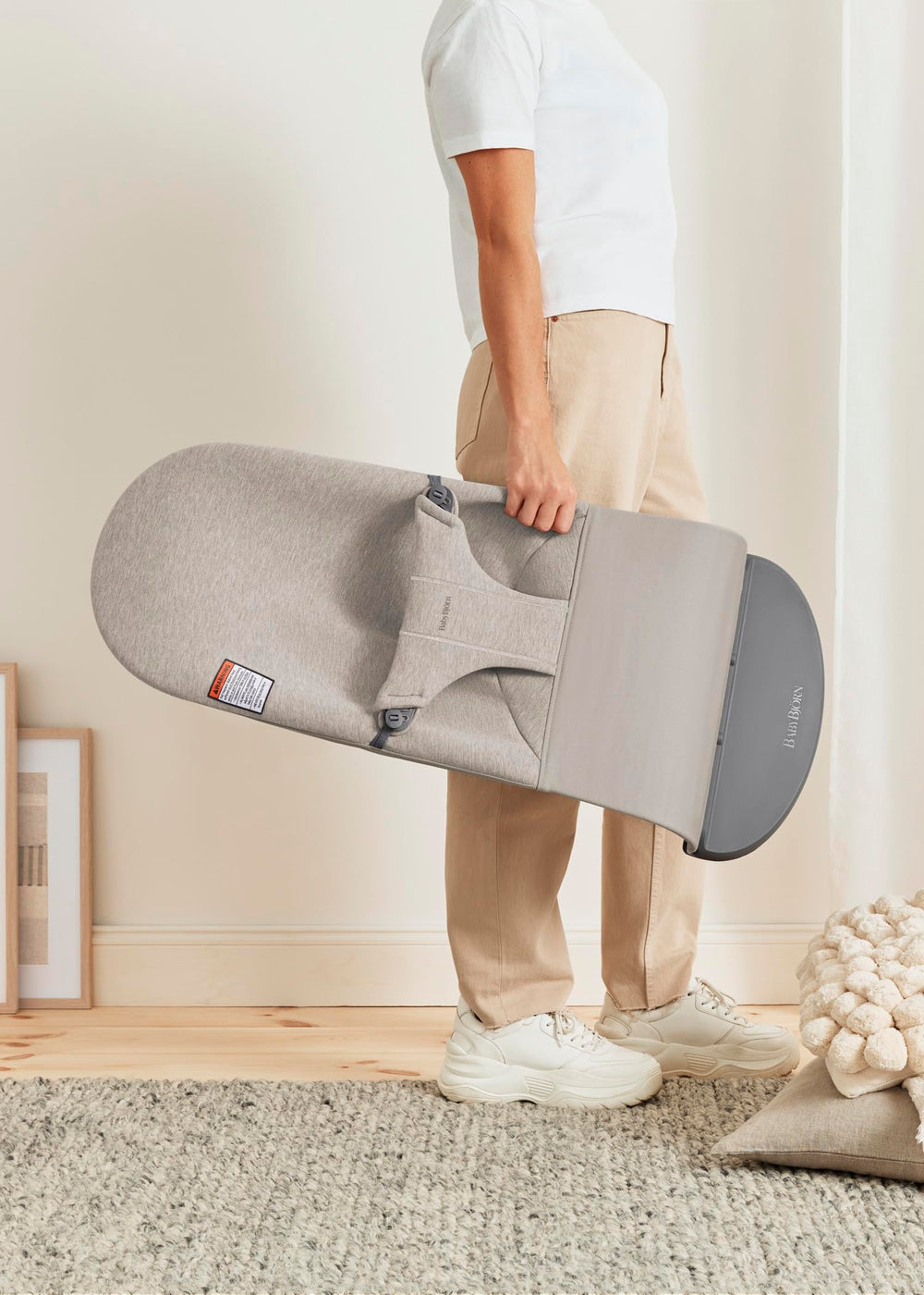 BabyBjörn Bouncer Bliss ergonomic seat demonstrates natural rocking to soothe on the go.