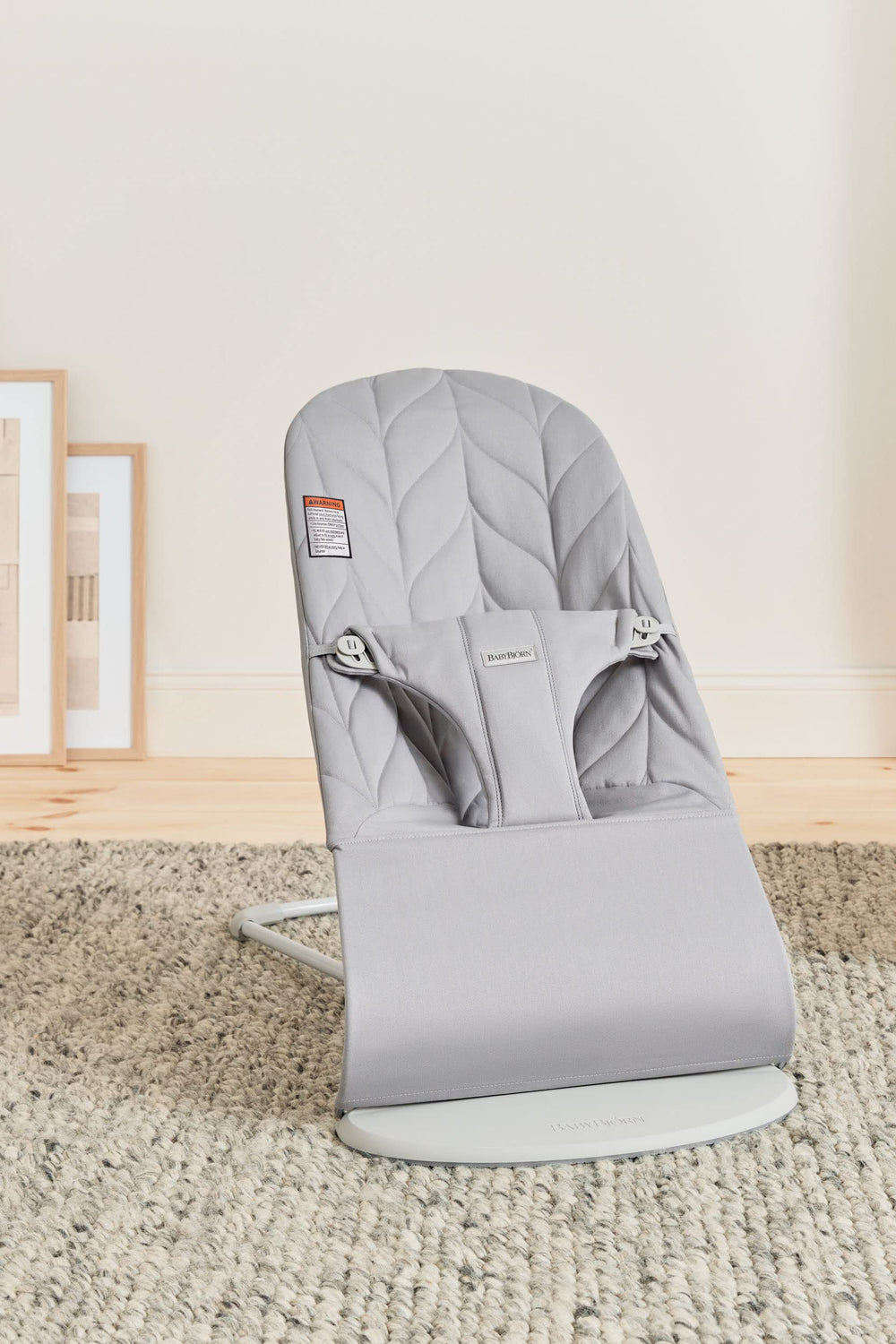 BabyBjörn Bouncer Bliss flat-fold feature for compact, easy storage when not in use.