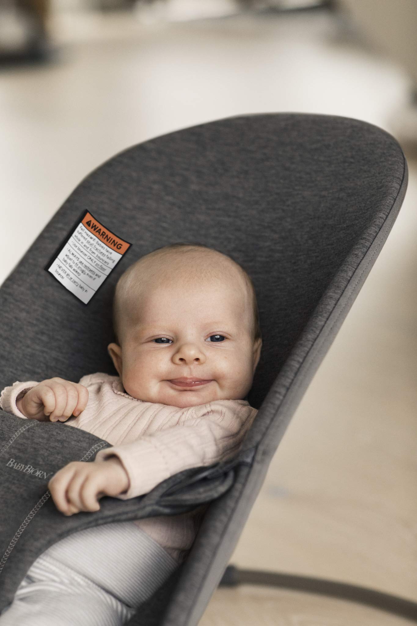 Flat-fold design of BabyBjörn Bouncer Bliss enables easy storage.