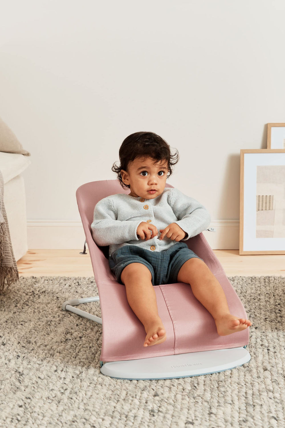 BabyBjörn Bouncer Bliss lightweight design easy to move between rooms.