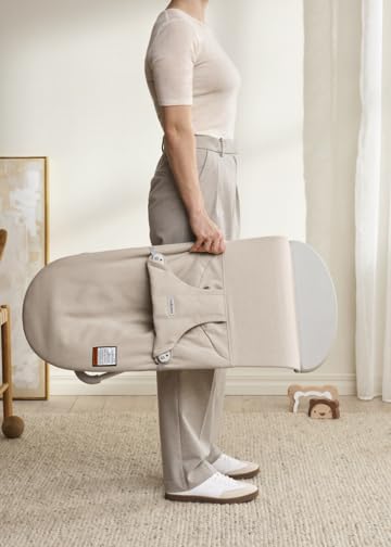 BabyBjörn Bouncer Bliss hip-friendly design, supports comfortable hip positioning.