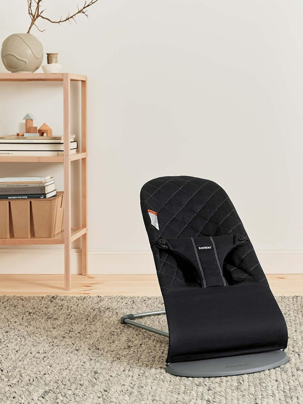 Hip-healthy design in BabyBjörn Bouncer Bliss supports proper hip alignment.