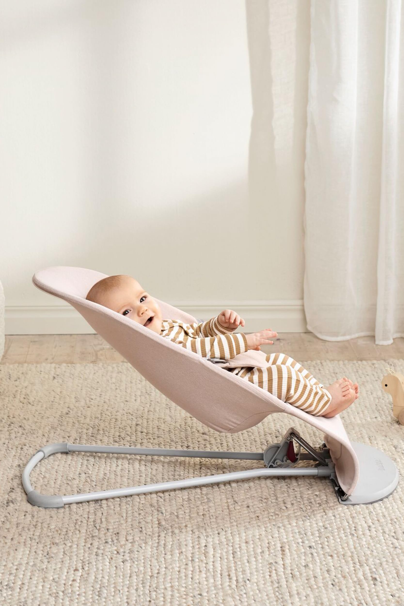 BabyBjörn Bouncer Bliss compact-fold, easy storage offer.