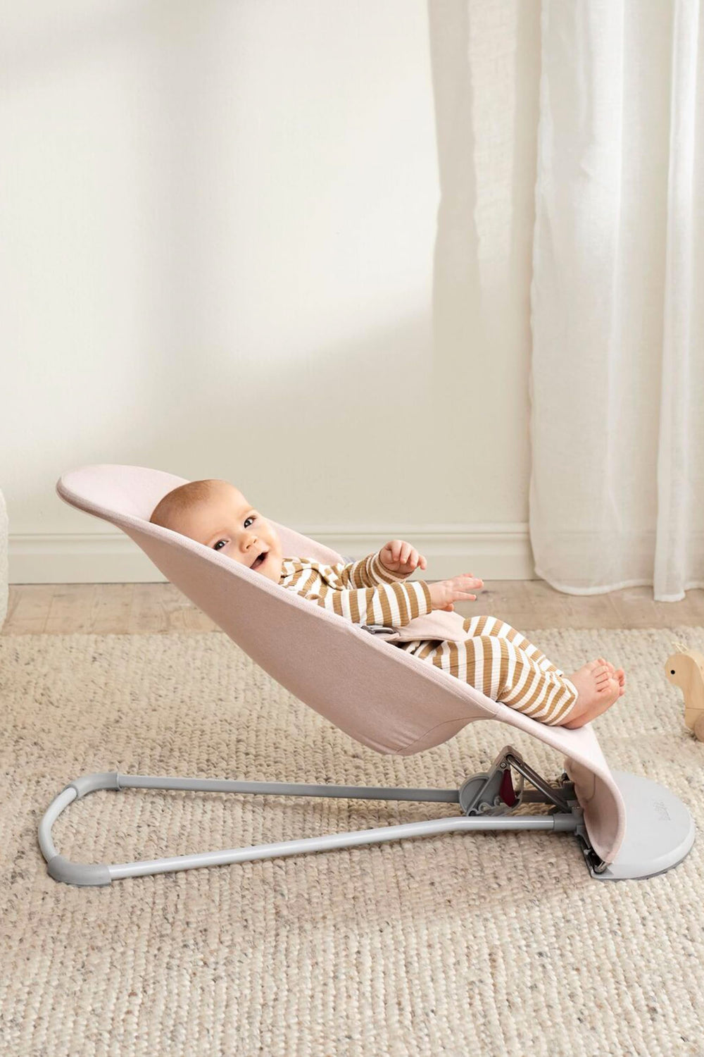 BabyBjörn Bouncer Bliss compact-fold, easy storage offer.