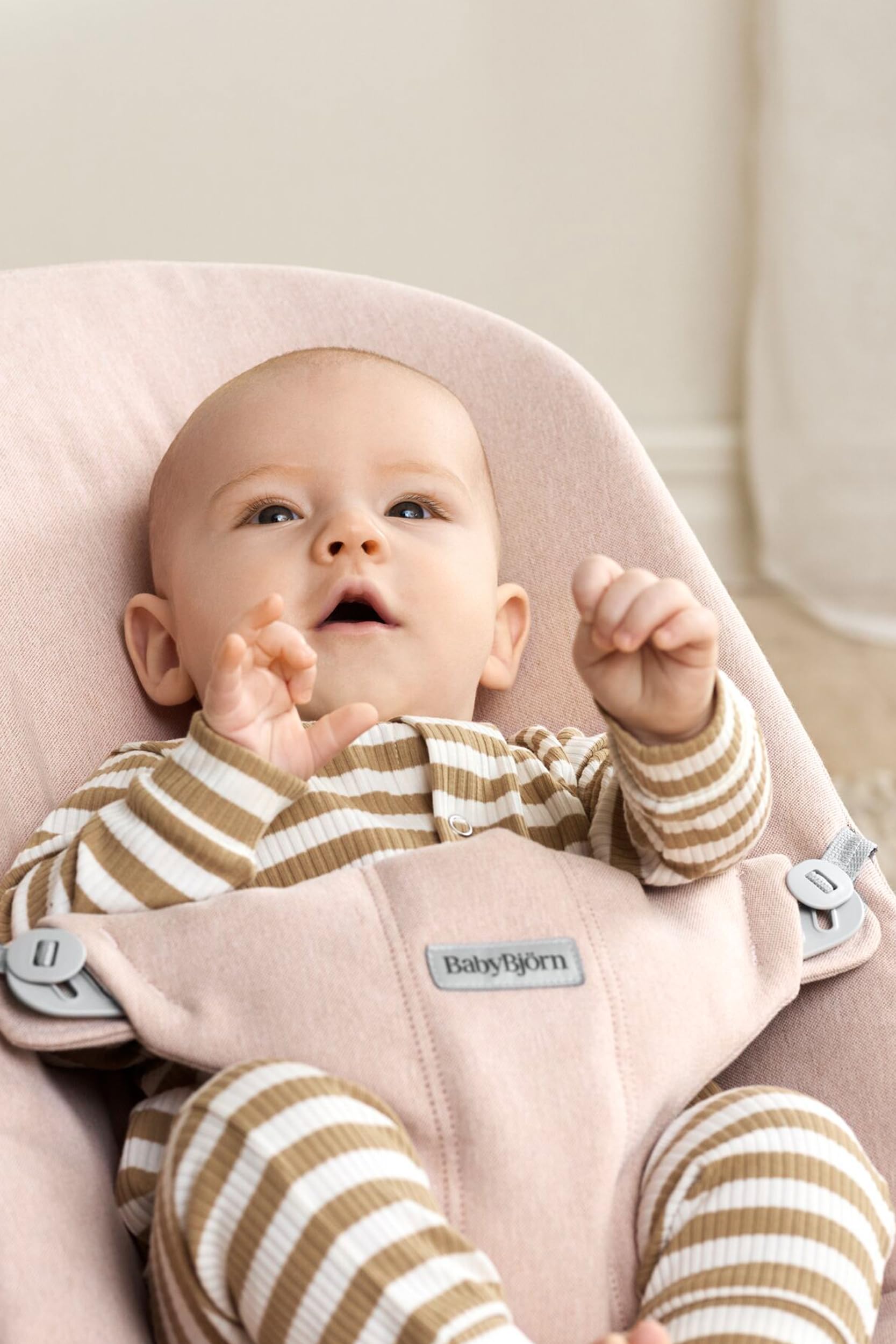 BabyBjörn Bouncer Bliss rocking action, natural soothing motion.